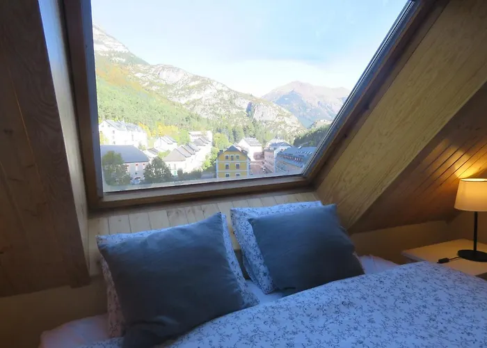 Apartamento ático Reformado Con Vistas A La Montaña